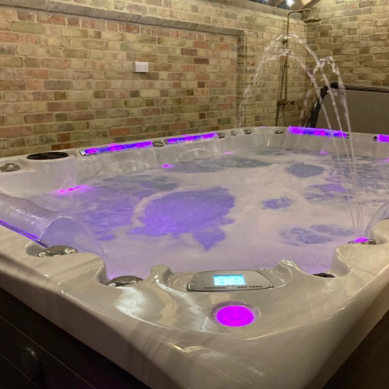 Buckingham Hot Tub