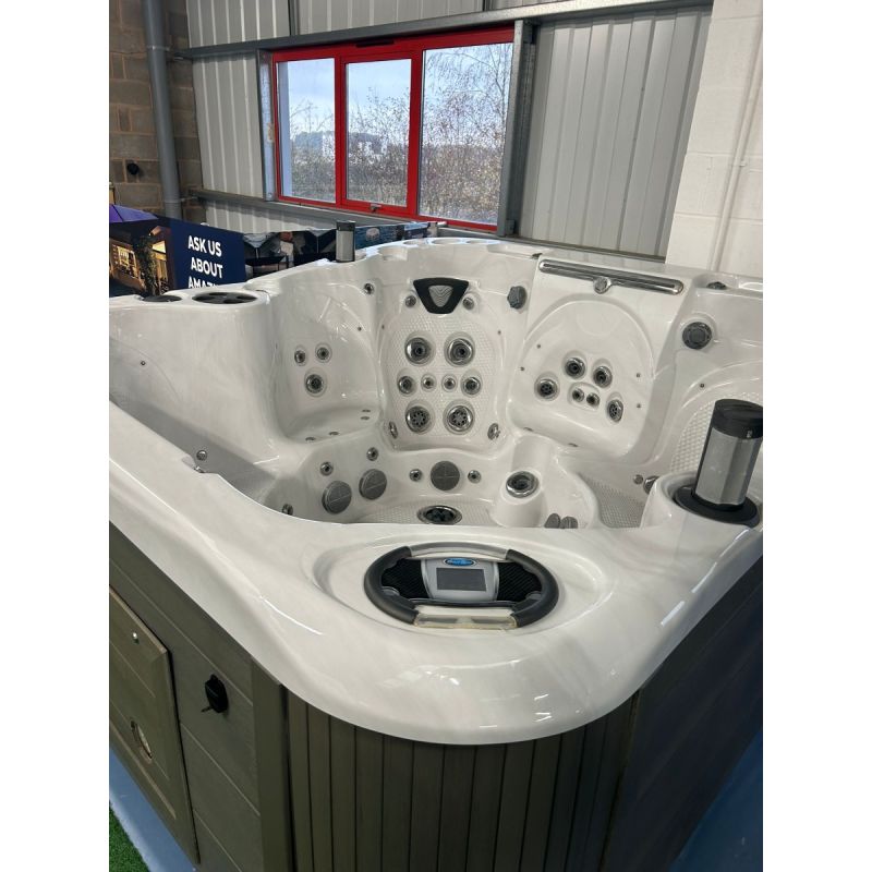 Pre-loved Coast Spas Apex B65 Luxury Curved Hot Tub