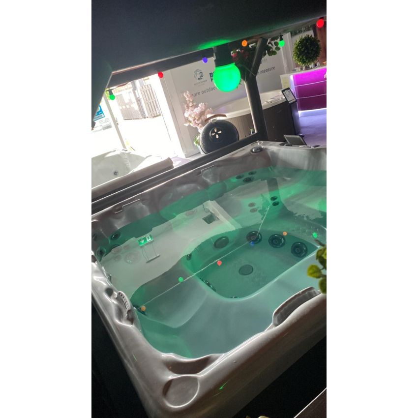 Ex-Display Beachcomber 590 HYBRID4