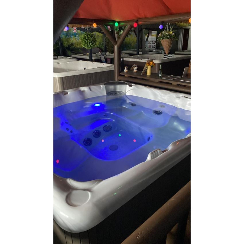 Ex-Display Beachcomber 590 HYBRID4