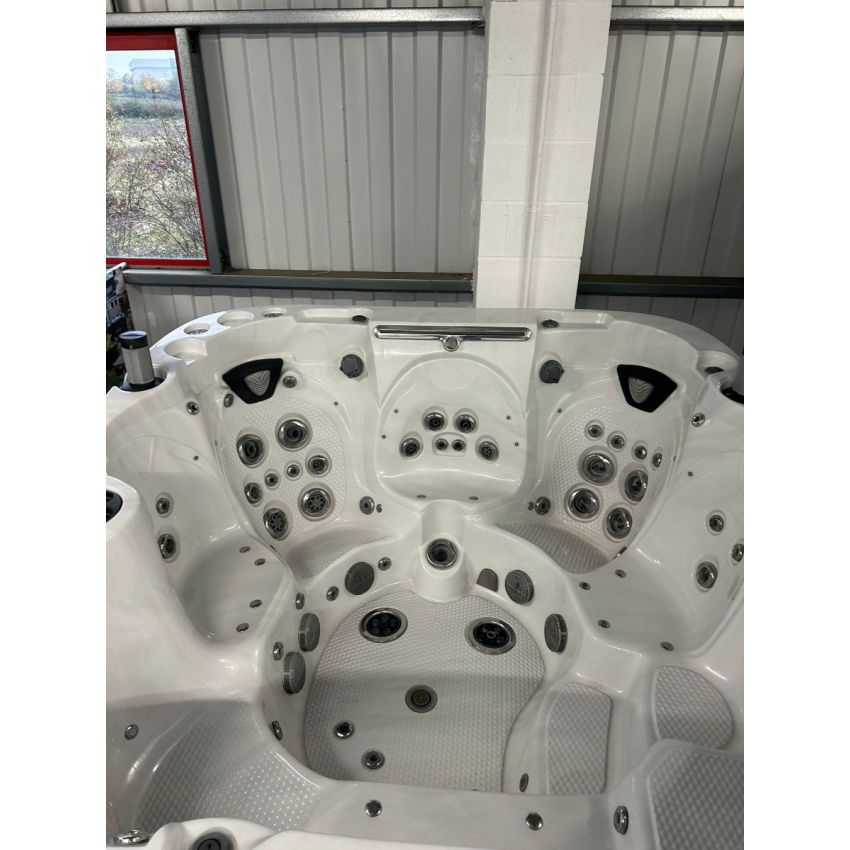 Pre-loved Coast Spas Apex B65 Luxury Curved Hot Tub