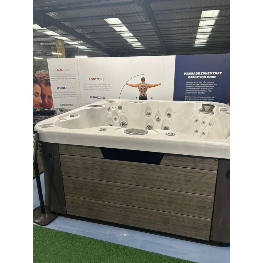 Pre-loved Coast Spas Freedom Hot Tub 