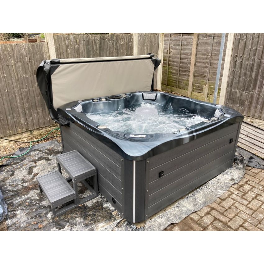 Shakespeare Hot Tub™️ 