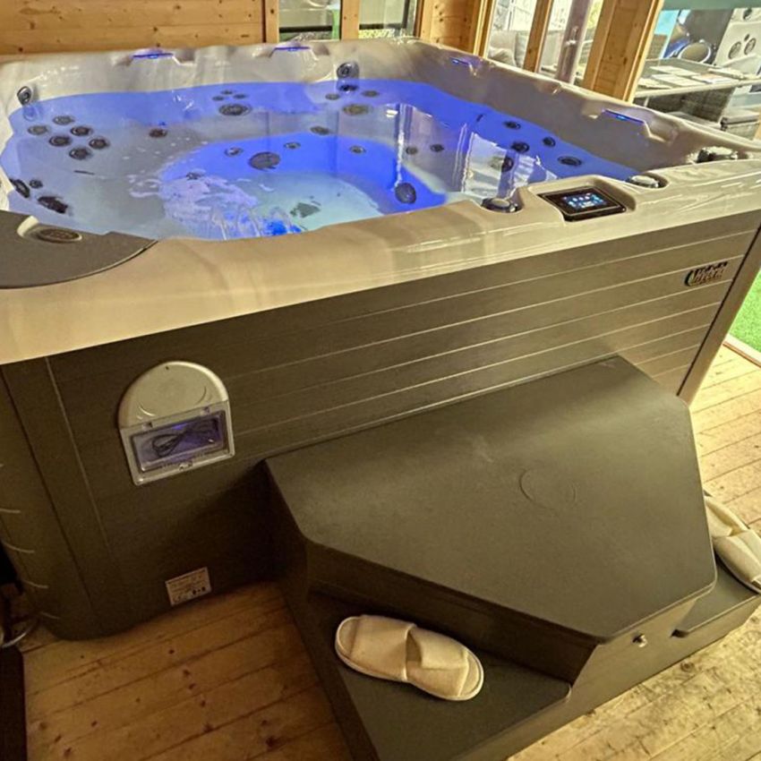 Ex-Display Beachcomber 750 SLB HYBRID4