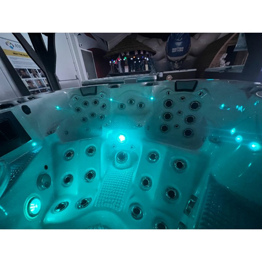 Ex-Display Britannia Hot Tub