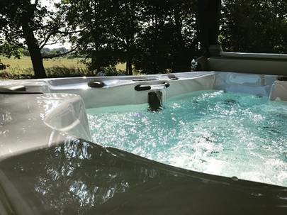 Commercial grade hot tub